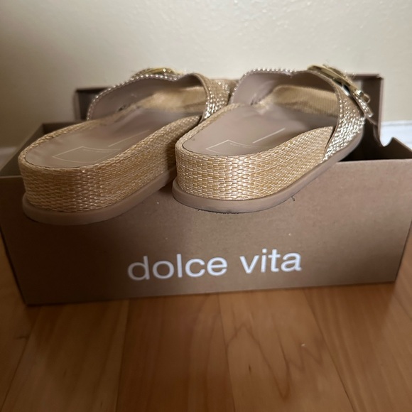 Dolce Vita “Sydnee “ slide on woven raffia sandal with gold buckle. Size 7 1/2 - Picture 3 of 7